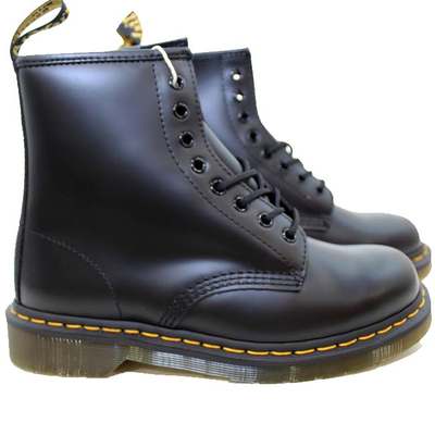 DR. MARTENS 